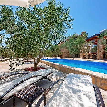 Charming Holiday In With Jacuzzi And Swimming Pool Bale