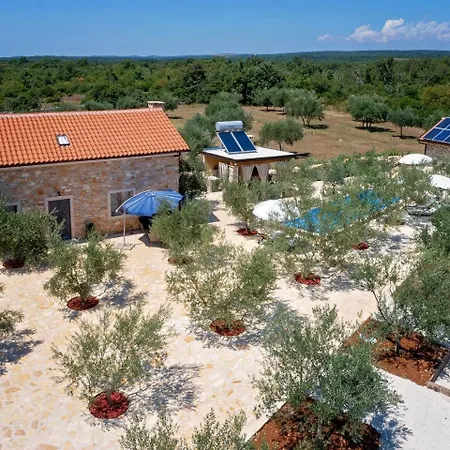 Charming Holiday In With Jacuzzi And Swimming Pool Bale