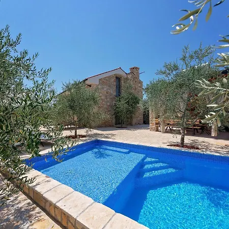 Charming Holiday In With Jacuzzi And Swimming Pool *