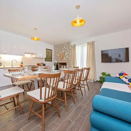 Charming Holiday In With Jacuzzi And Swimming Pool Semesterbostad Bale