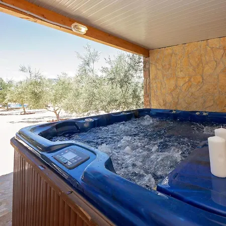 Charming Holiday In With Jacuzzi And Swimming Pool * Bale