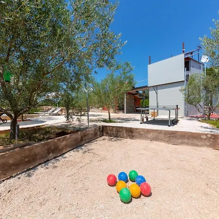Semesterbostad Charming Holiday In With Jacuzzi And Swimming Pool