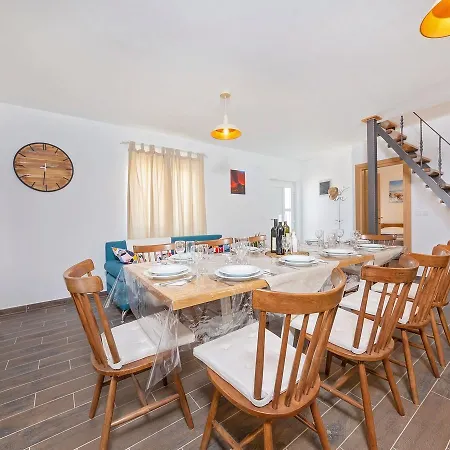 Charming Holiday In With Jacuzzi And Swimming Pool Semesterbostad *