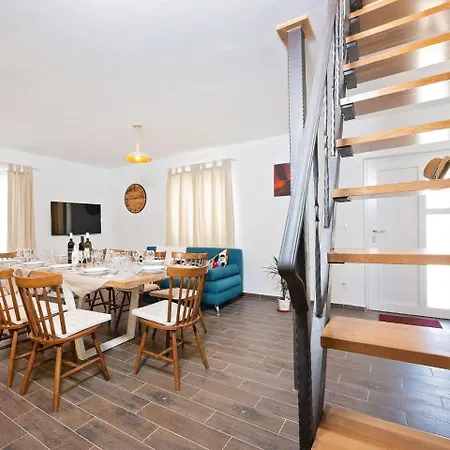 Semesterbostad Charming Holiday In With Jacuzzi And Swimming Pool *