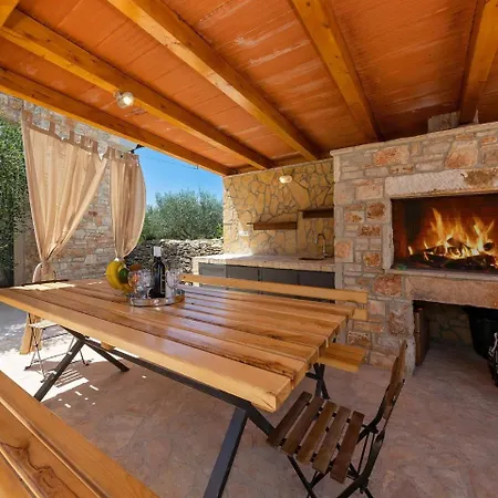 Charming Holiday In With Jacuzzi And Swimming Pool Bale