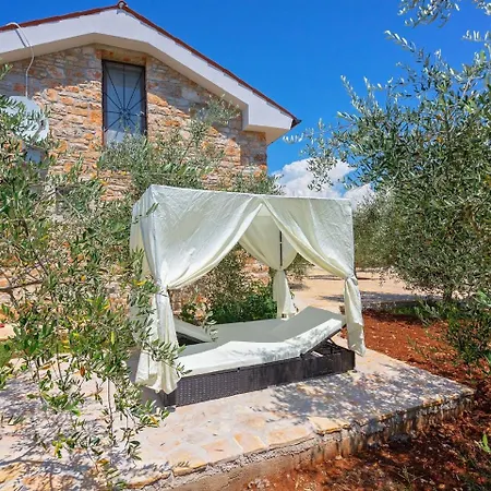 Charming Holiday In With Jacuzzi And Swimming Pool *