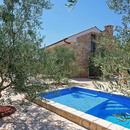 Semesterbostad Charming Holiday In With Jacuzzi And Swimming Pool *