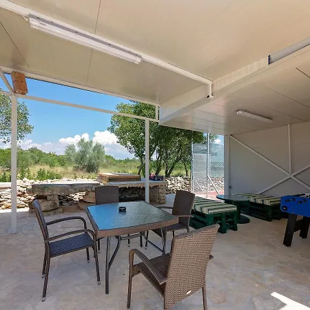 Semesterbostad Charming Holiday In With Jacuzzi And Swimming Pool