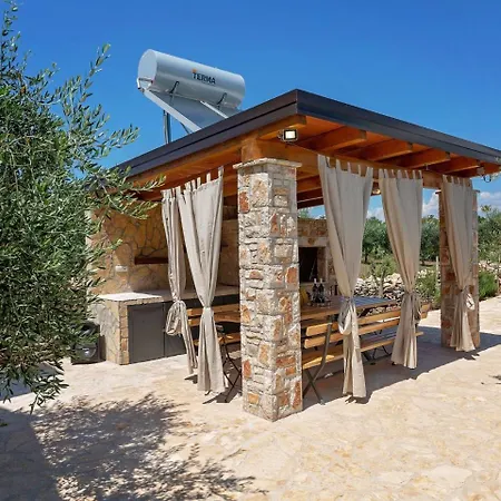 Charming Holiday In With Jacuzzi And Swimming Pool Semesterbostad
