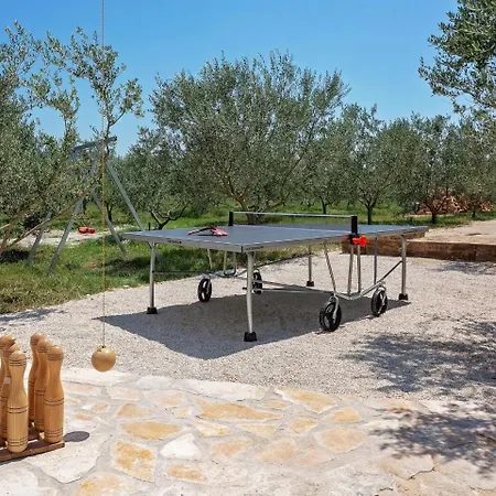 Hébergement de vacances Charming Holiday In With Jacuzzi And Swimming Pool Bale