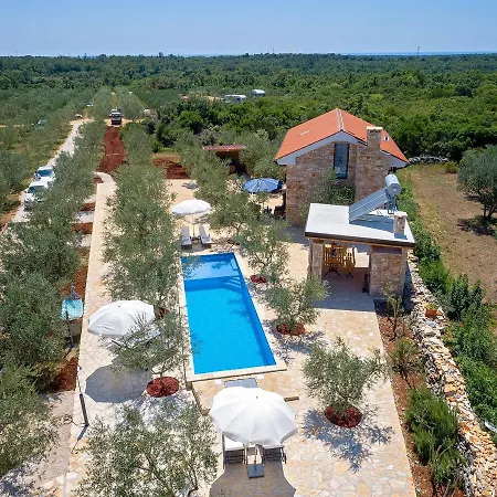 Charming Holiday In With Jacuzzi And Swimming Pool * Bale