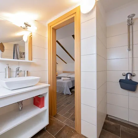 Charming Holiday In With Jacuzzi And Swimming Pool