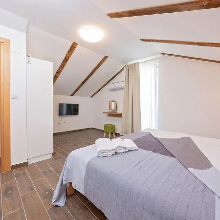 Charming Holiday In With Jacuzzi And Swimming Pool Hébergement de vacances