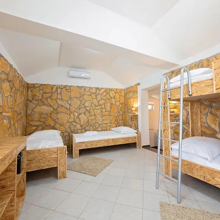 Hébergement de vacances Charming Holiday In With Jacuzzi And Swimming Pool