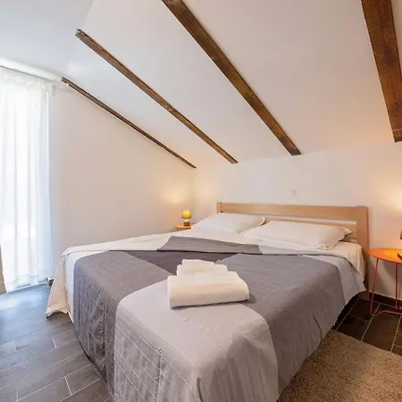 Charming Holiday In With Jacuzzi And Swimming Pool Hébergement de vacances *
